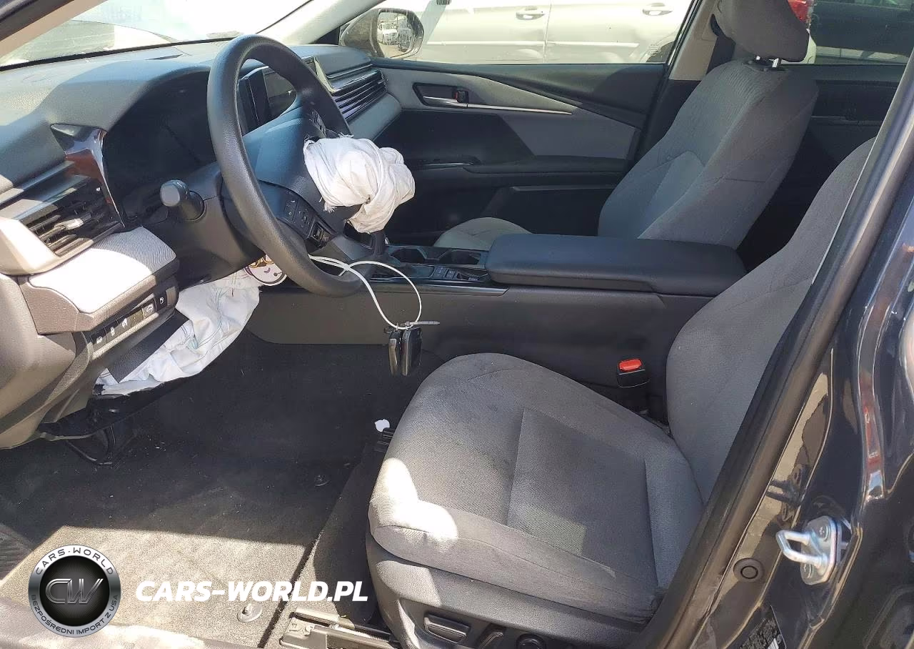 2025 Toyota Camry Le VIN:4T1DAACK6SU562705 - 7