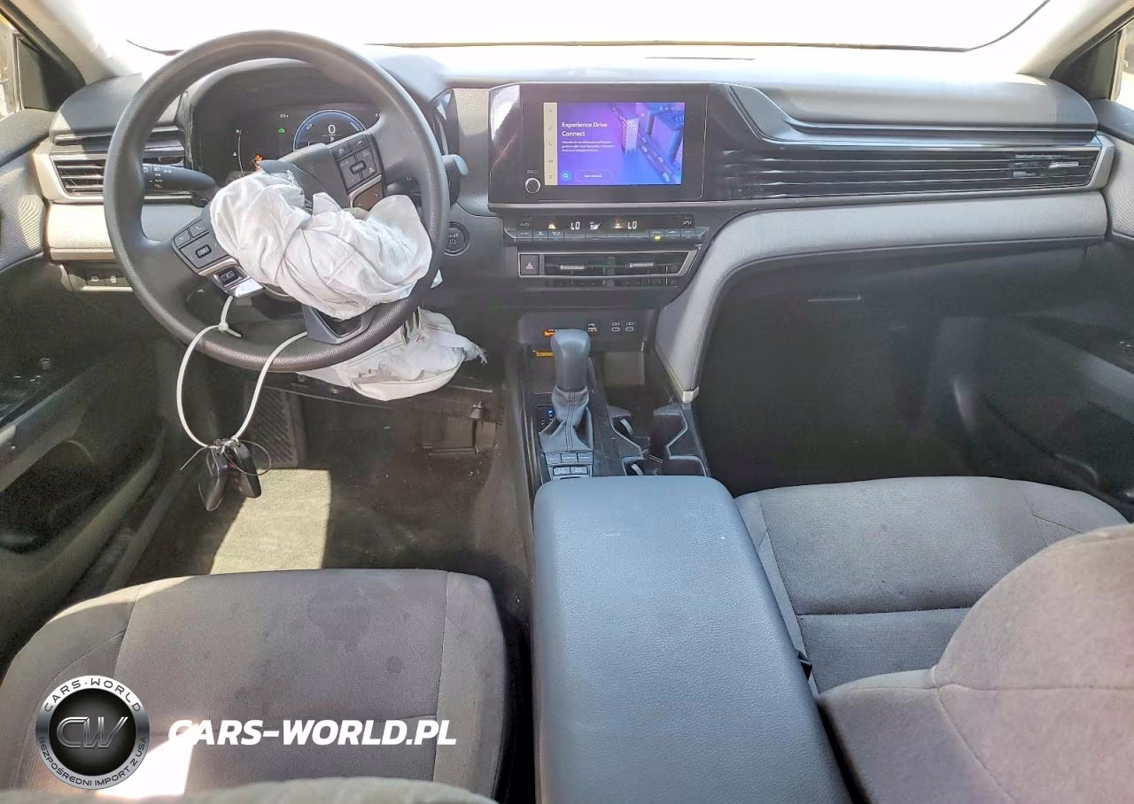 2025 Toyota Camry Le VIN:4T1DAACK6SU562705 - 8