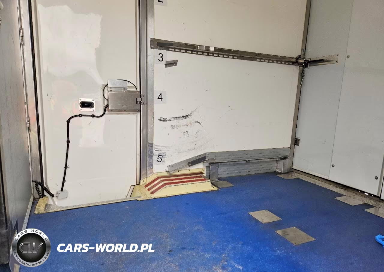 2024 Ford E350 Refrigerated Box Truck VIN:1FDWE3FN2RDD04321 - 10