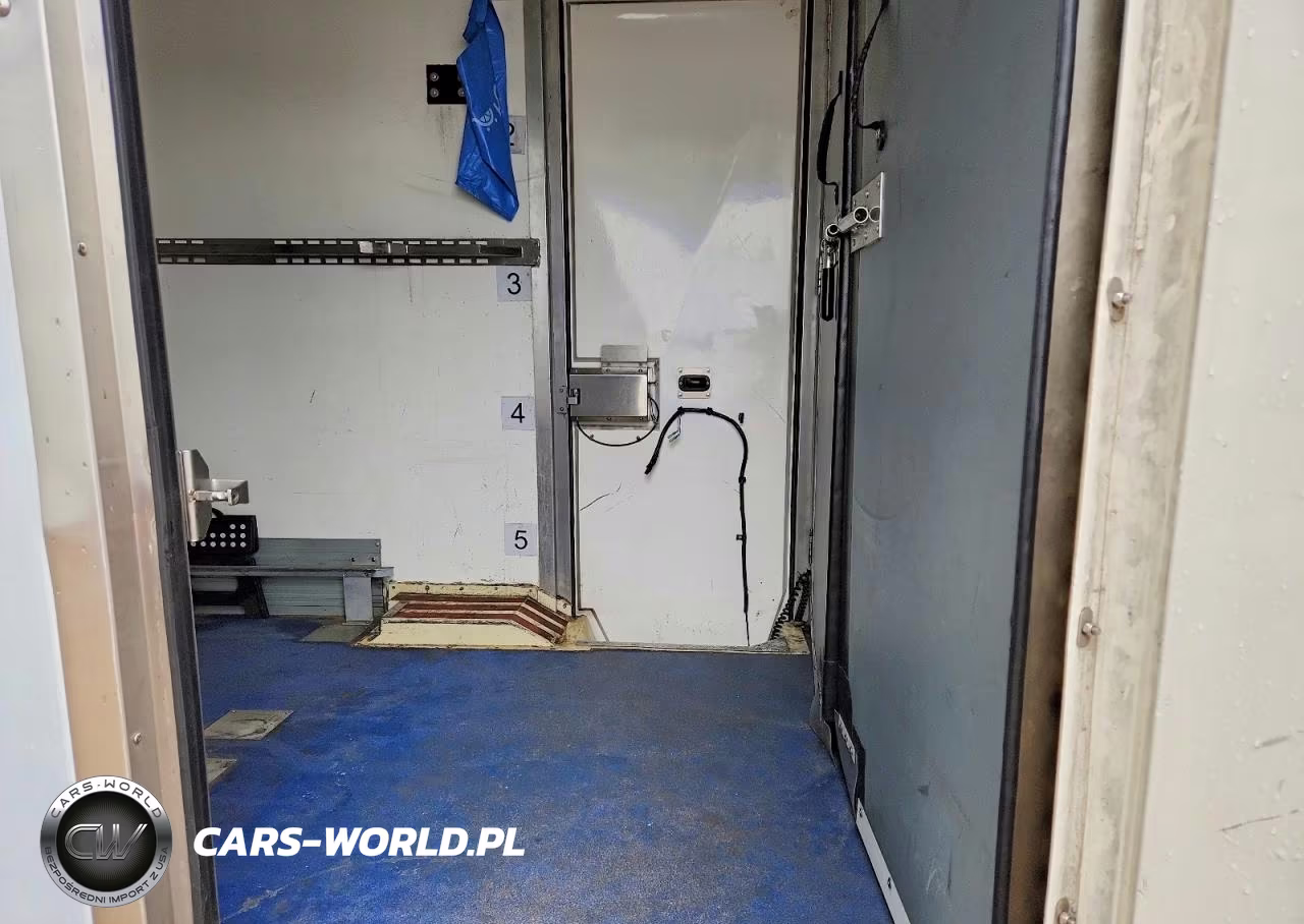 2022 Ford Transit Delivery Truck VIN:1FDBW5Z85NKA01522 - 10