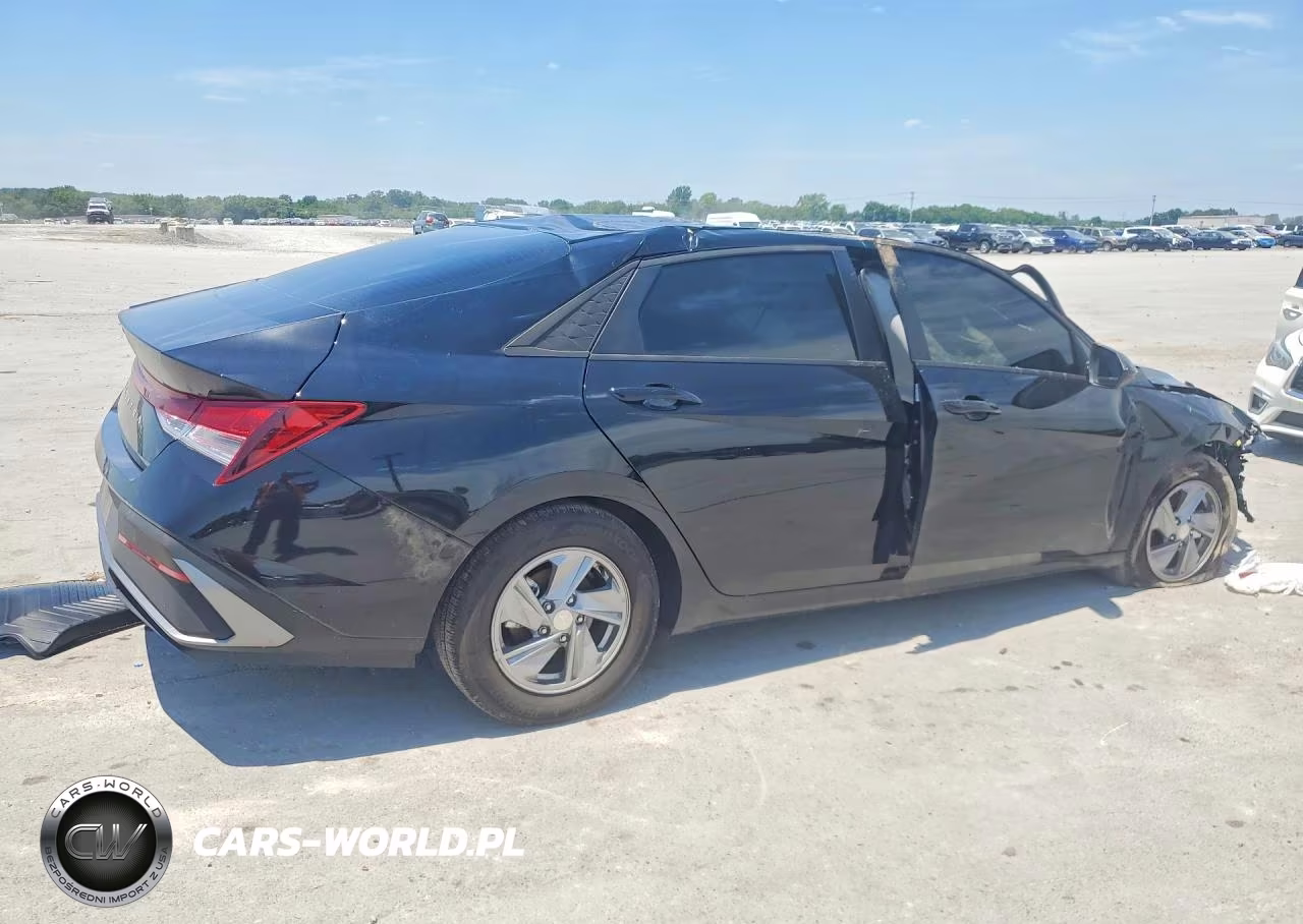 2026 Hyundai Elantra Se VIN:KMHLL4DGXTU114518 - 3