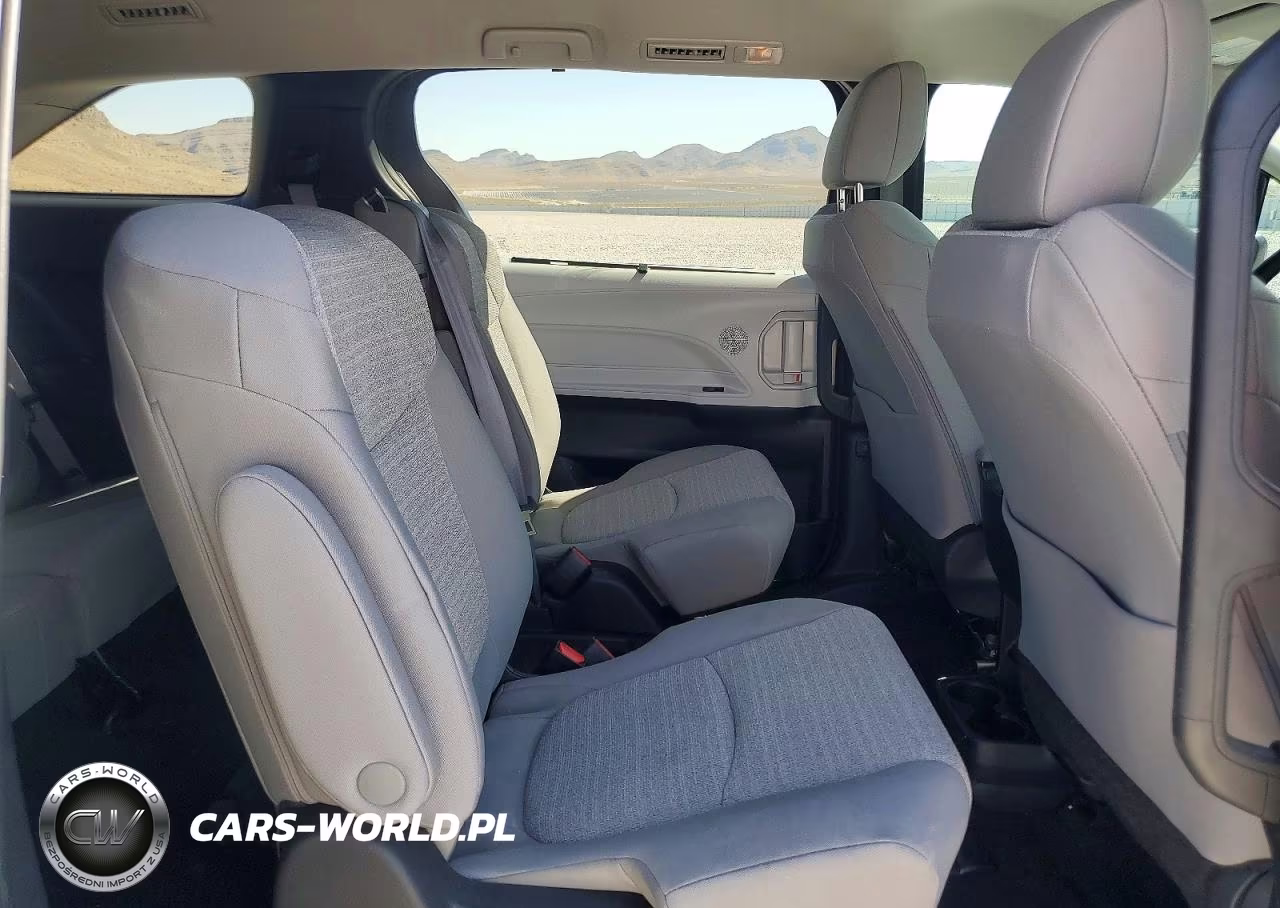 2025 Toyota Sienna Le VIN:5TDKRKEC2SS270022 - 11