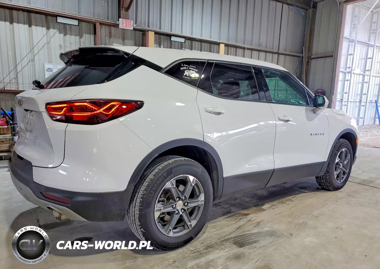 2023 Chevrolet Blazer VIN:3GNKBCR41PS110477 - 3