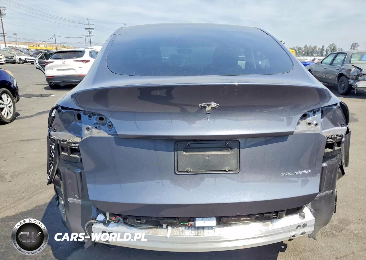 2023 Tesla Model Y VIN:7SAYGDEEXPF912756 - 6