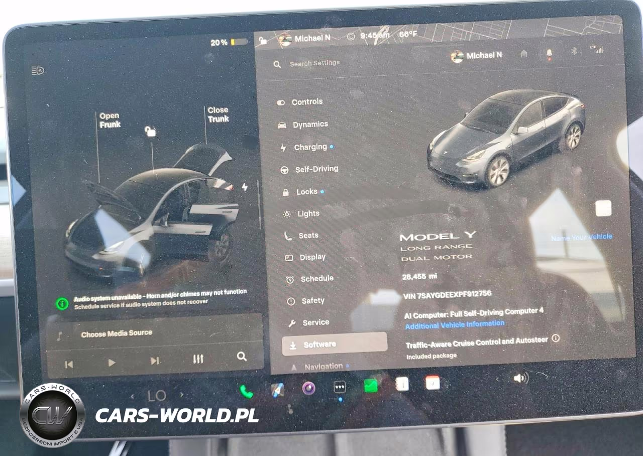 2023 Tesla Model Y VIN:7SAYGDEEXPF912756 - 9