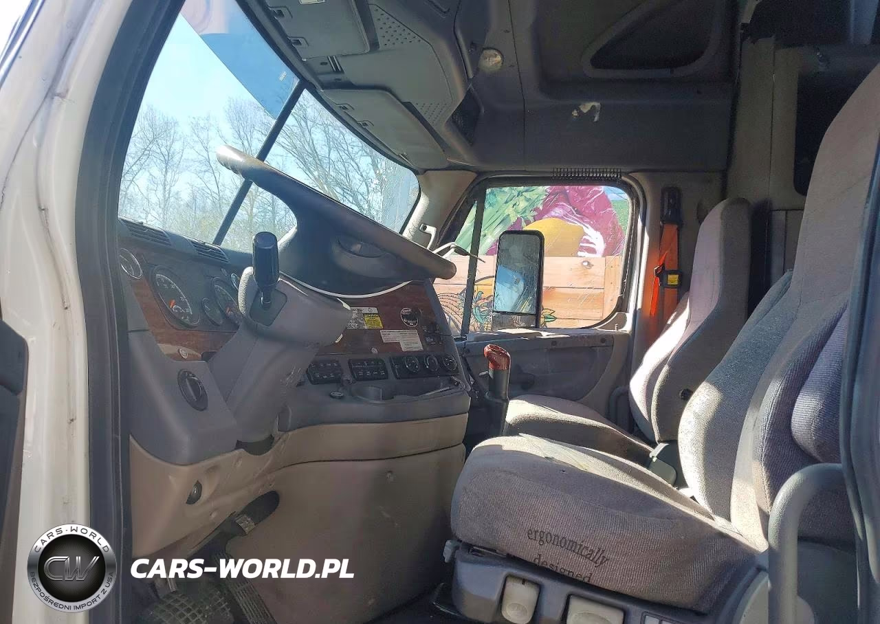 2014 Freightliner Cascadia 125 Semi Truck VIN:3AKJGLD55ESFH3338 - 5