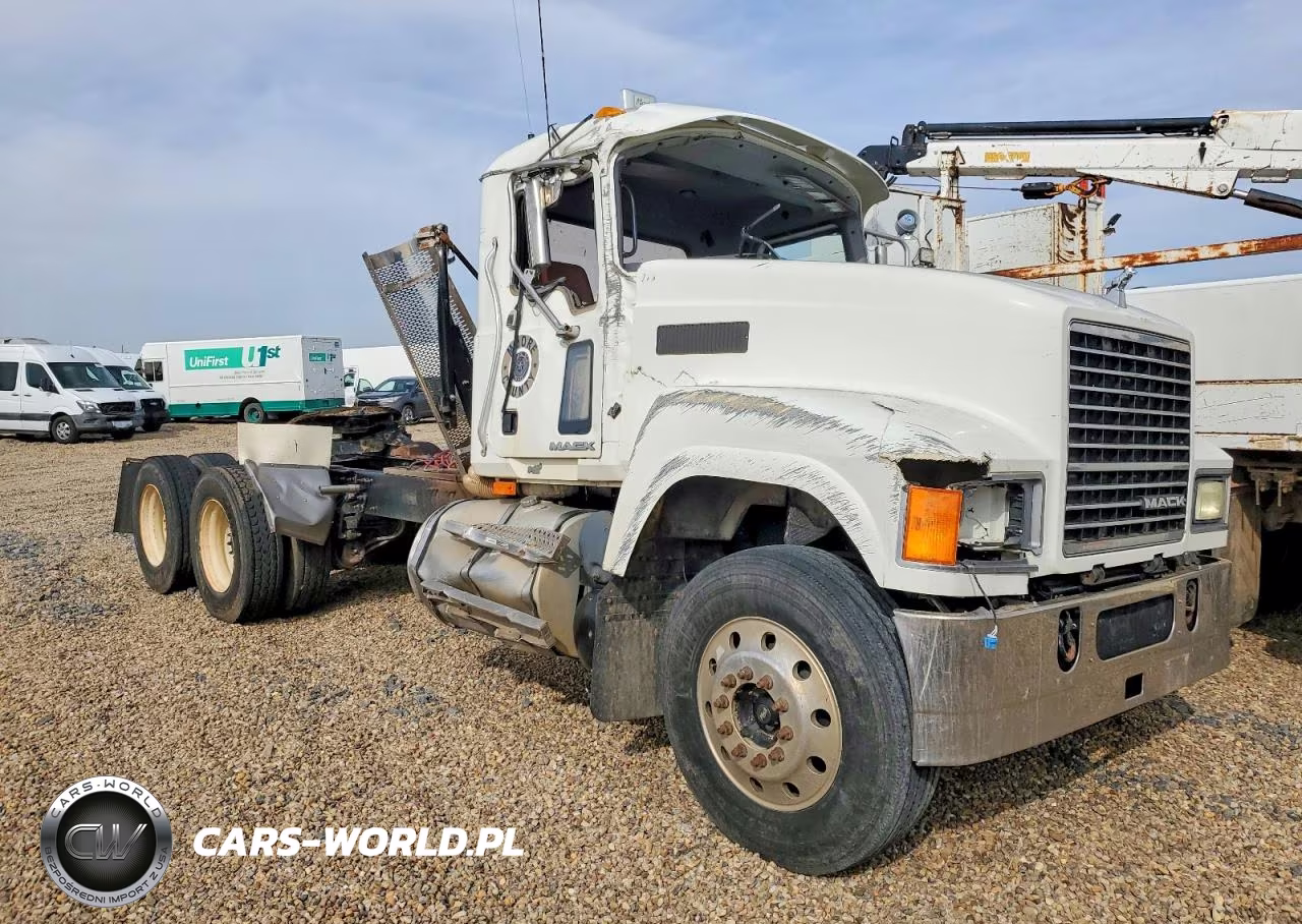 2010 Mack Chu613 Semi Truck – zdjęcie 1 z 10