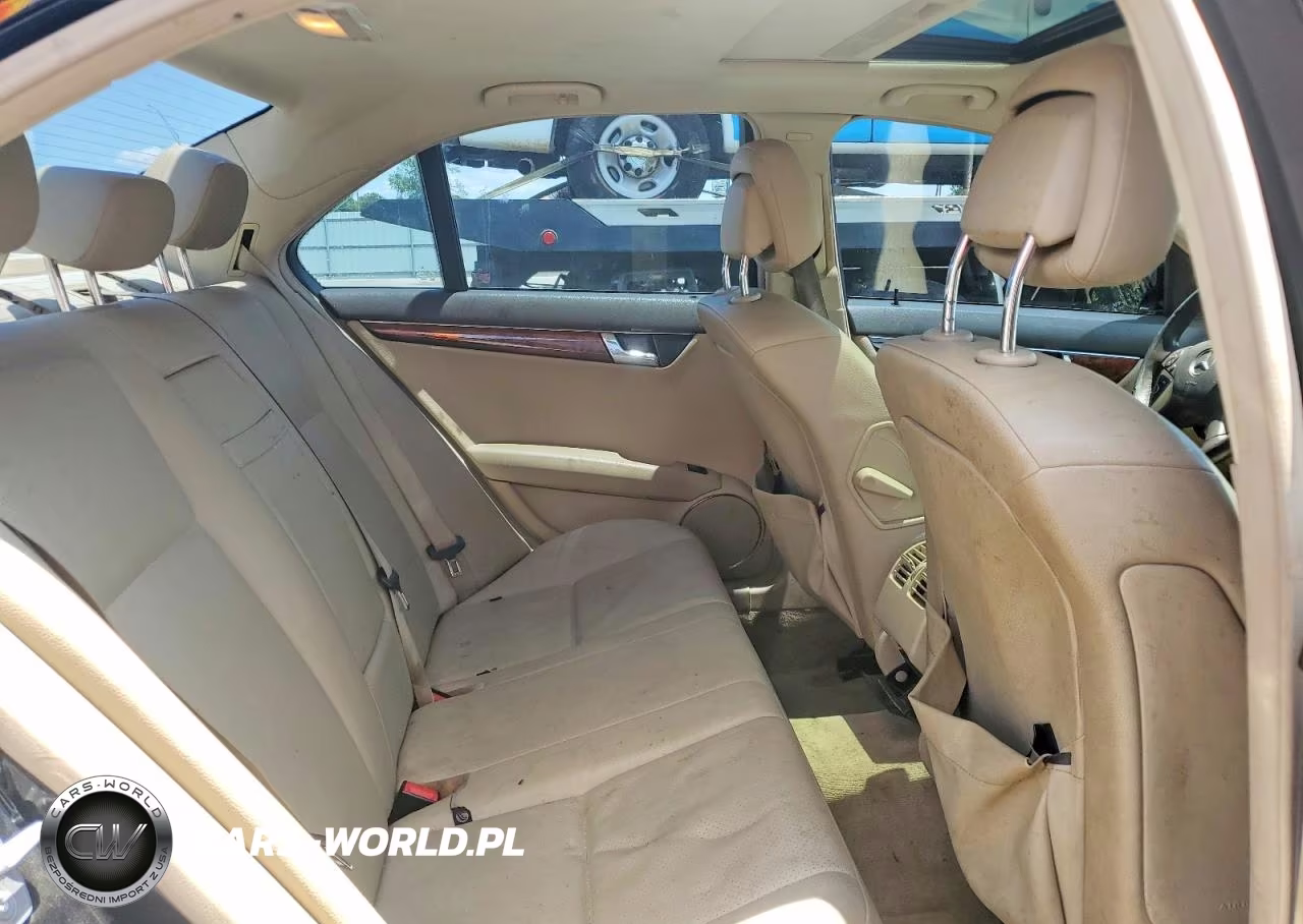 2010 Mercedes-Benz C 300 4Matic VIN:WDDGF8BB7AR126885 - 10