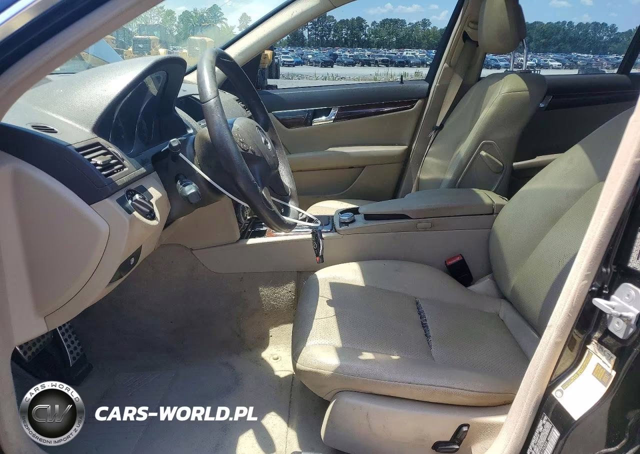 2010 Mercedes-Benz C 300 4Matic VIN:WDDGF8BB7AR126885 - 7
