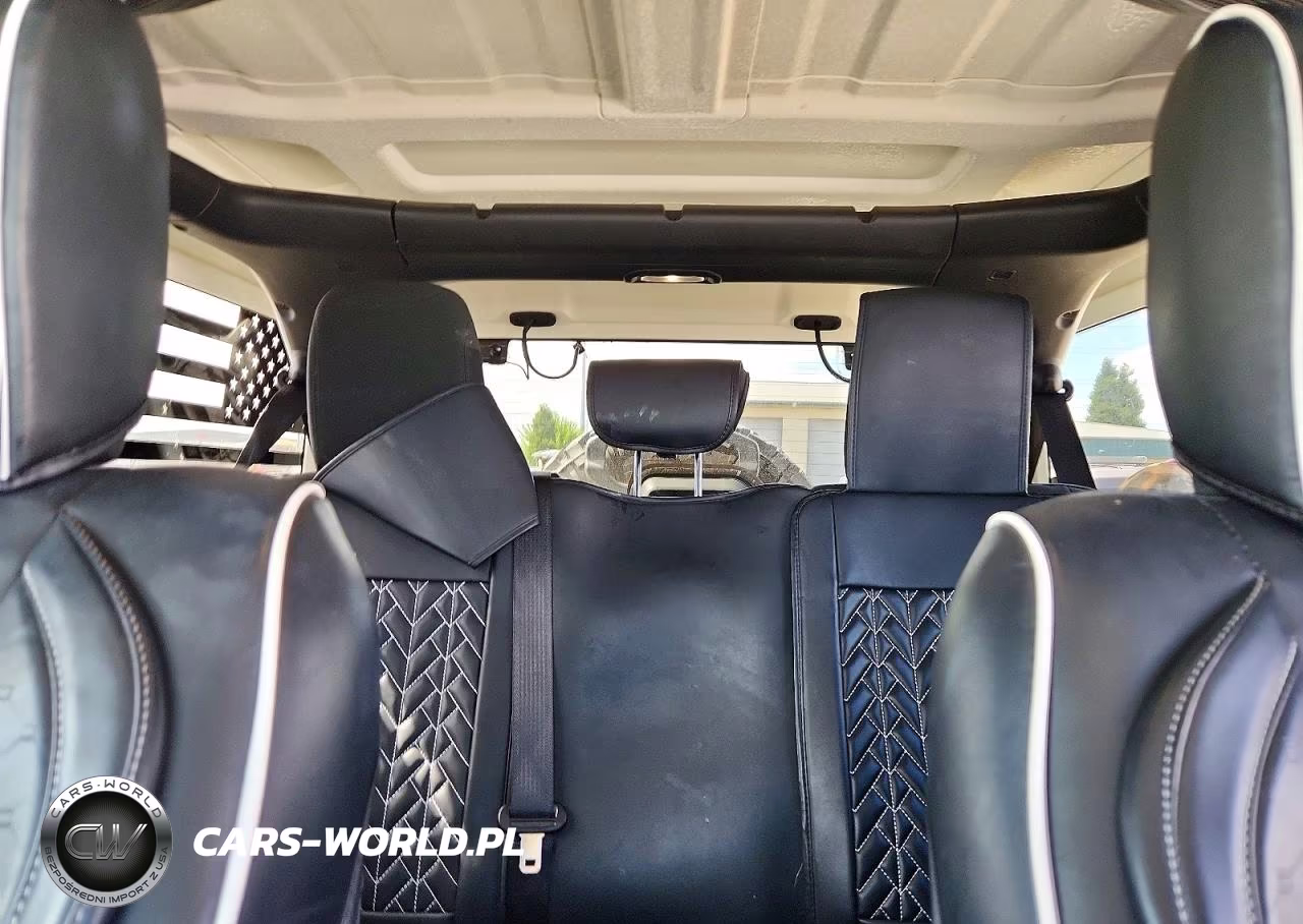 2020 Jeep Wrangler Unlimited Sahara VIN:1C4HJXEN9LW231302 - 10