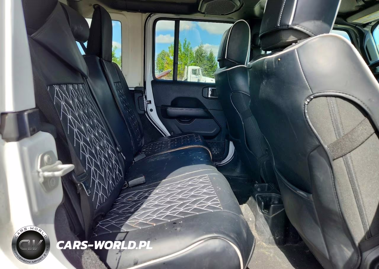 2020 Jeep Wrangler Unlimited Sahara VIN:1C4HJXEN9LW231302 - 11