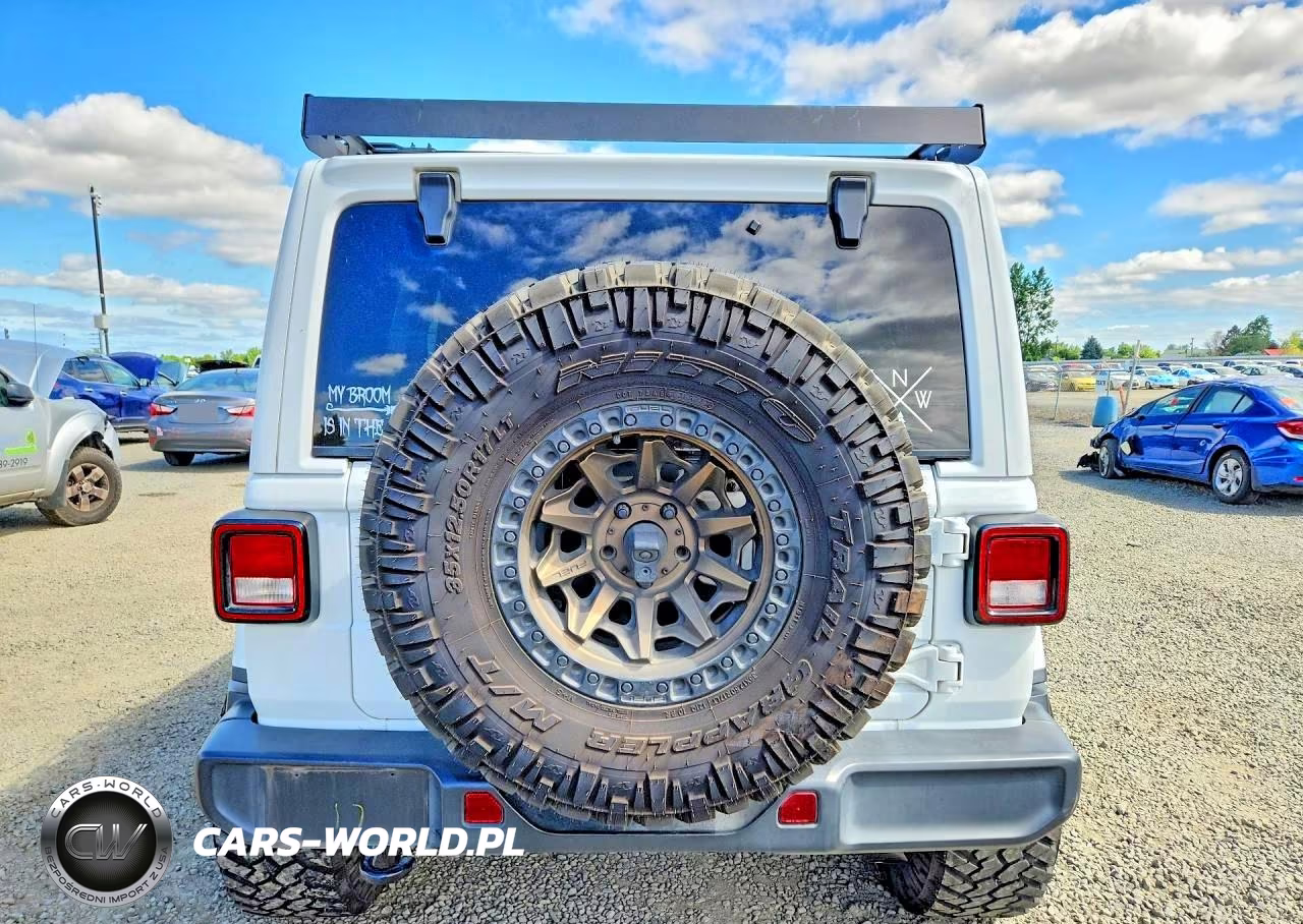 2020 Jeep Wrangler Unlimited Sahara VIN:1C4HJXEN9LW231302 - 6