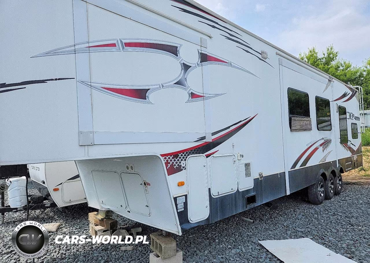 2011 Keystone Fuzion Camper VIN:4YDF36032BF810077 - 9