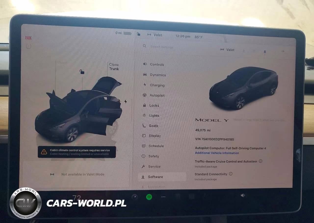 2023 Tesla Model Y VIN:7SAYGDED2PF940185 - 9