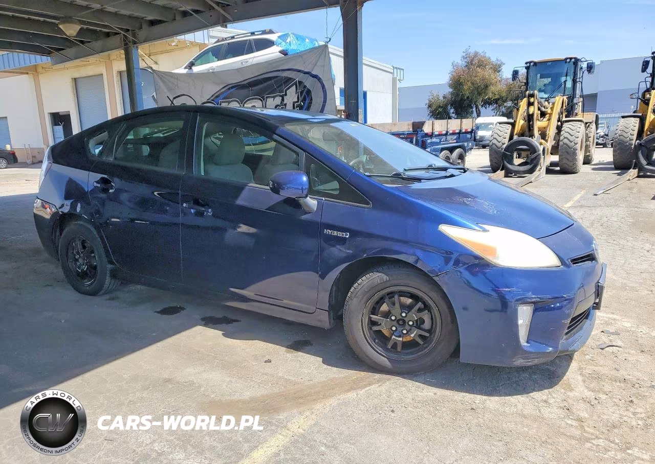 2013 Toyota Prius Three VIN:JTDKN3DU1D1691547 - 4