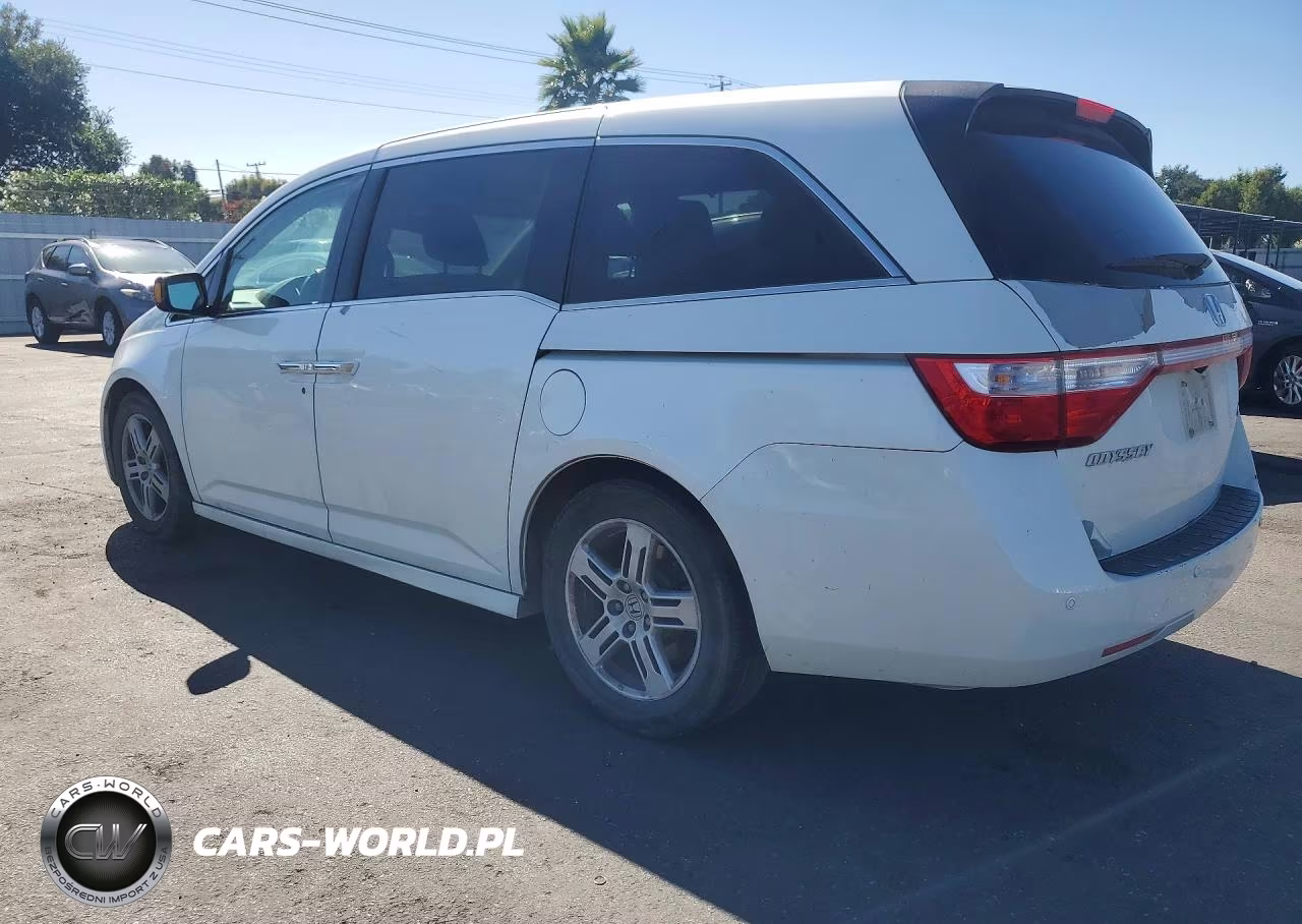 2013 Honda Odyssey Touring VIN:5FNRL5H92DB091178 - 2