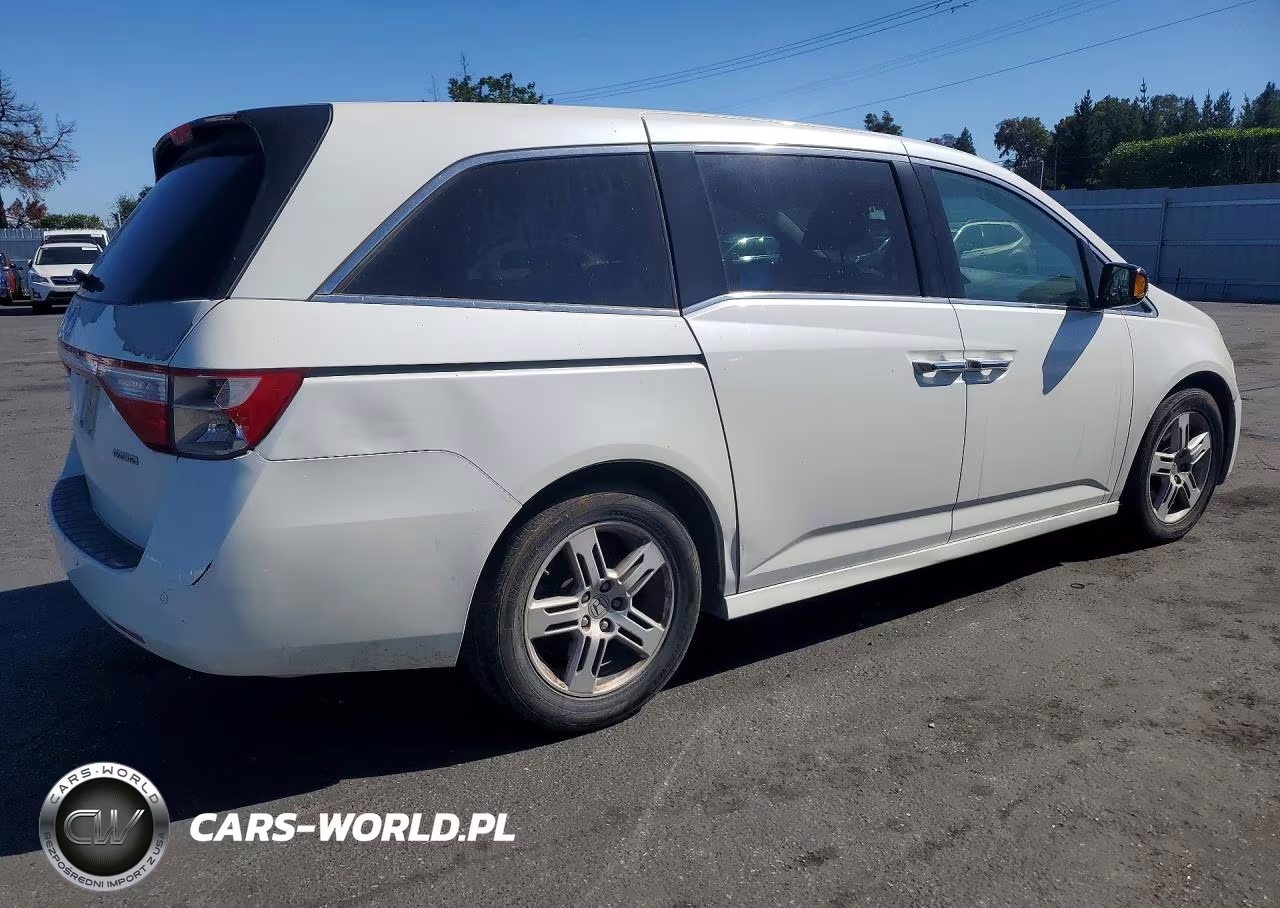 2013 Honda Odyssey Touring VIN:5FNRL5H92DB091178 - 3