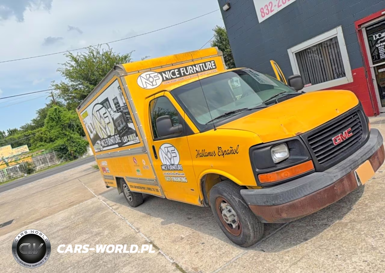 2004 GMC Savana Cutaway G3500