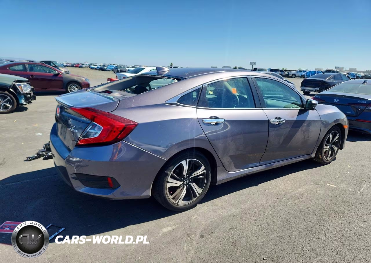 2017 Honda Civic Touring VIN:19XFC1F9XHE209732 - 3