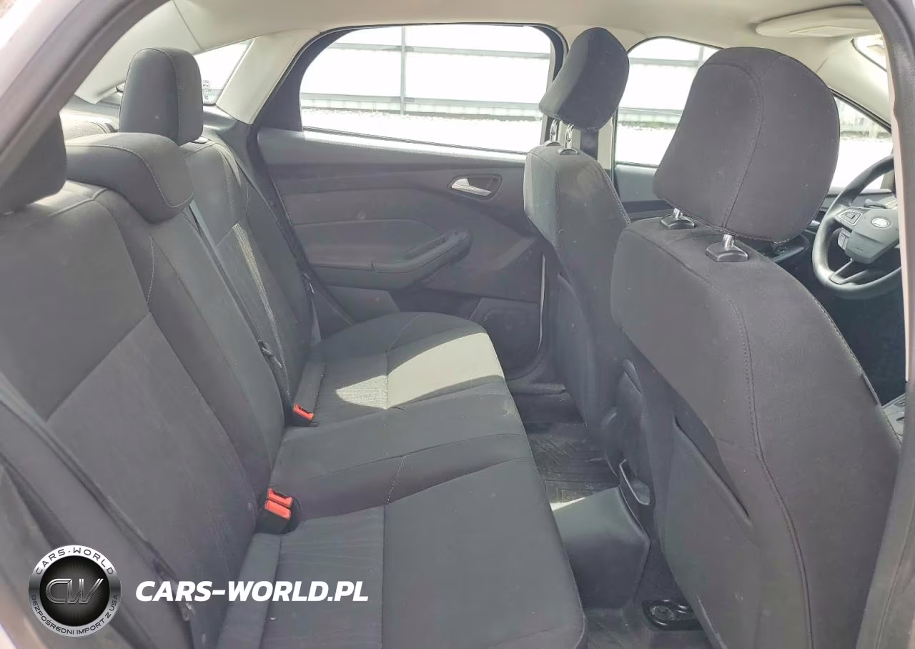 2017 Ford Focus Se VIN:1FADP3F22HL222837 - 10