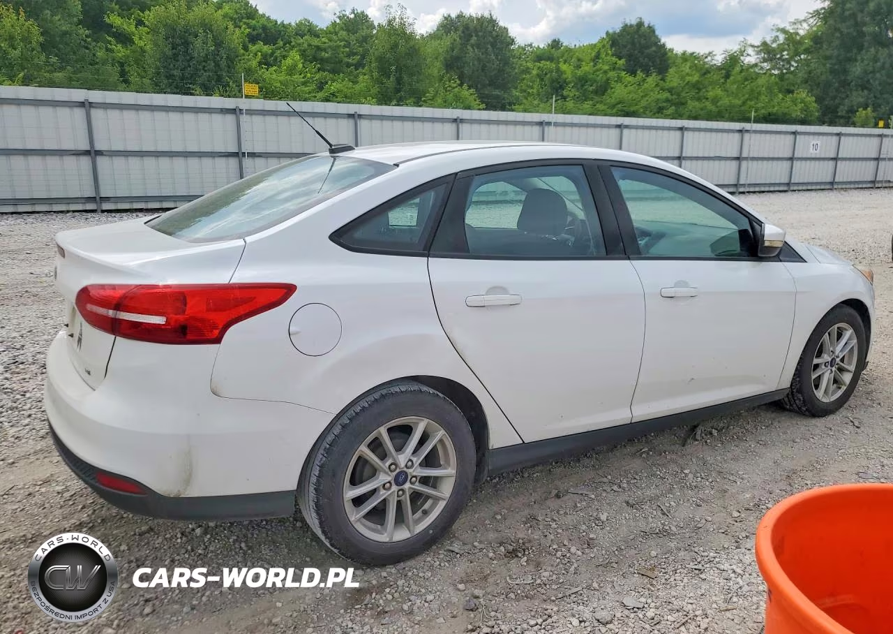 2017 Ford Focus Se VIN:1FADP3F22HL222837 - 3