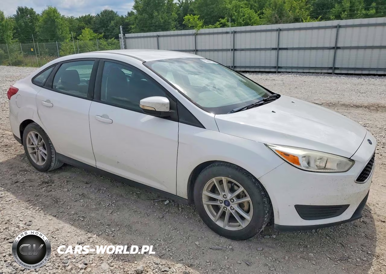 2017 Ford Focus Se VIN:1FADP3F22HL222837 - 4