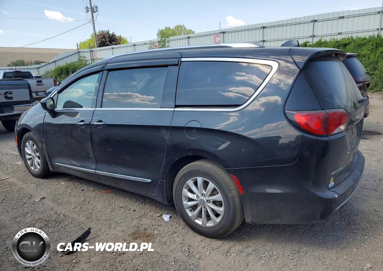 2019 Chrysler Pacifica Touring L VIN:2C4RC1BG6KR626904 - 2