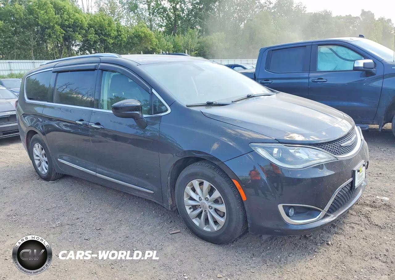 2019 Chrysler Pacifica Touring L VIN:2C4RC1BG6KR626904 - 4