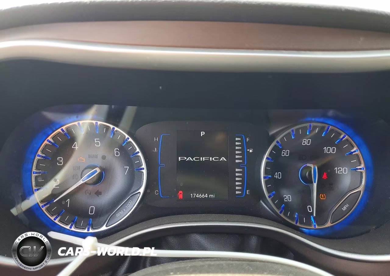 2019 Chrysler Pacifica Touring L VIN:2C4RC1BG6KR626904 - 9