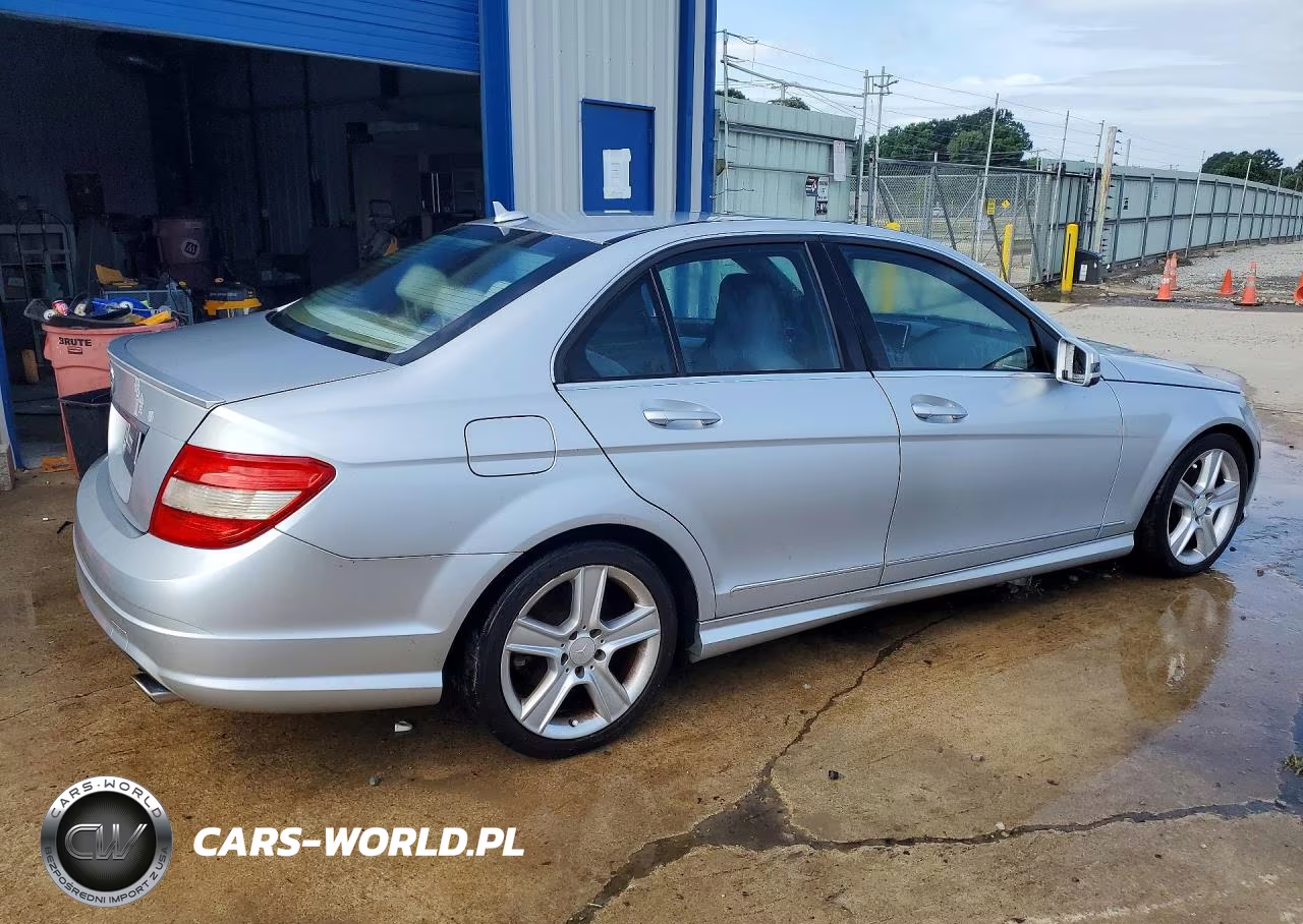 2011 Mercedes-Benz C 300 VIN:WDDGF5EB9BR139942 - 3