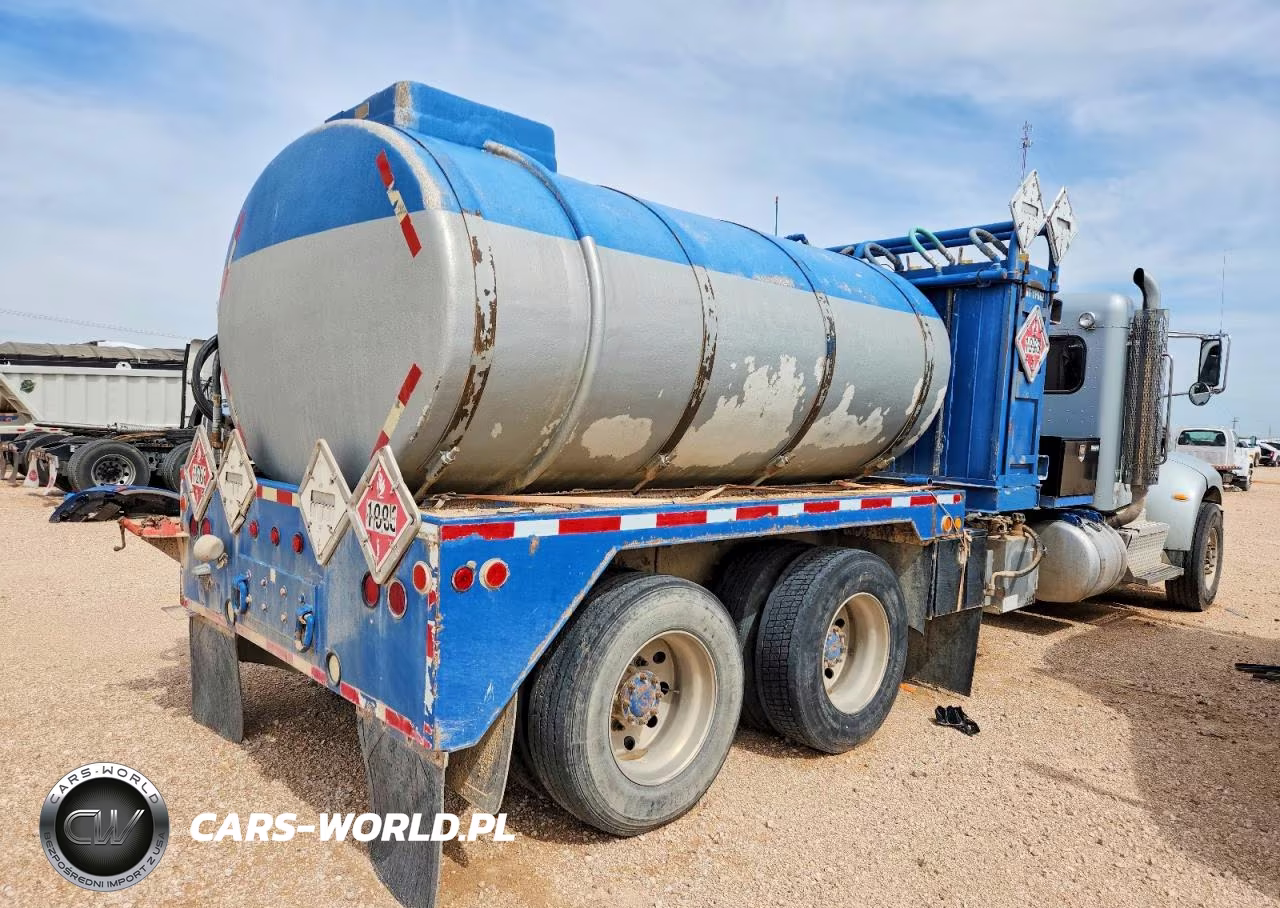 2015 Peterbilt 348 Fuel Truck VIN:2NP3LJ0XXFM269795 - 4