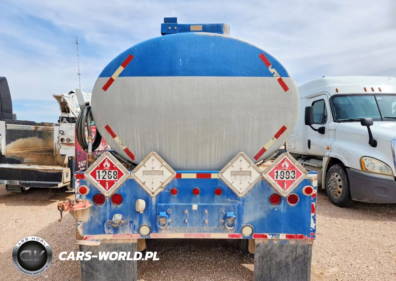 2015 Peterbilt 348 Fuel Truck VIN:2NP3LJ0XXFM269795 - 6