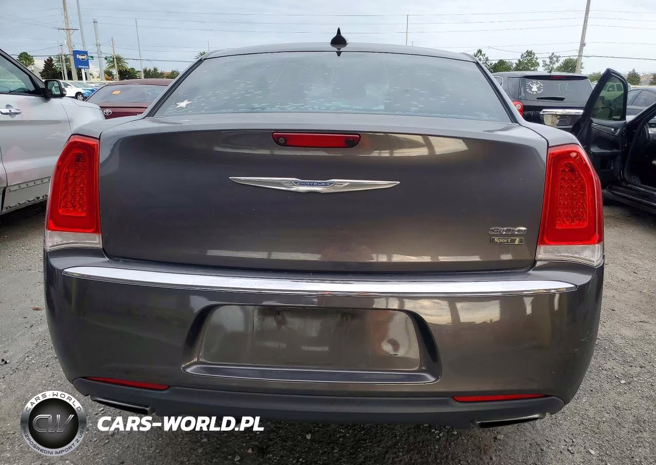 2018 Chrysler 300 Touring VIN:2C3CCAAG4JH130211 - 6