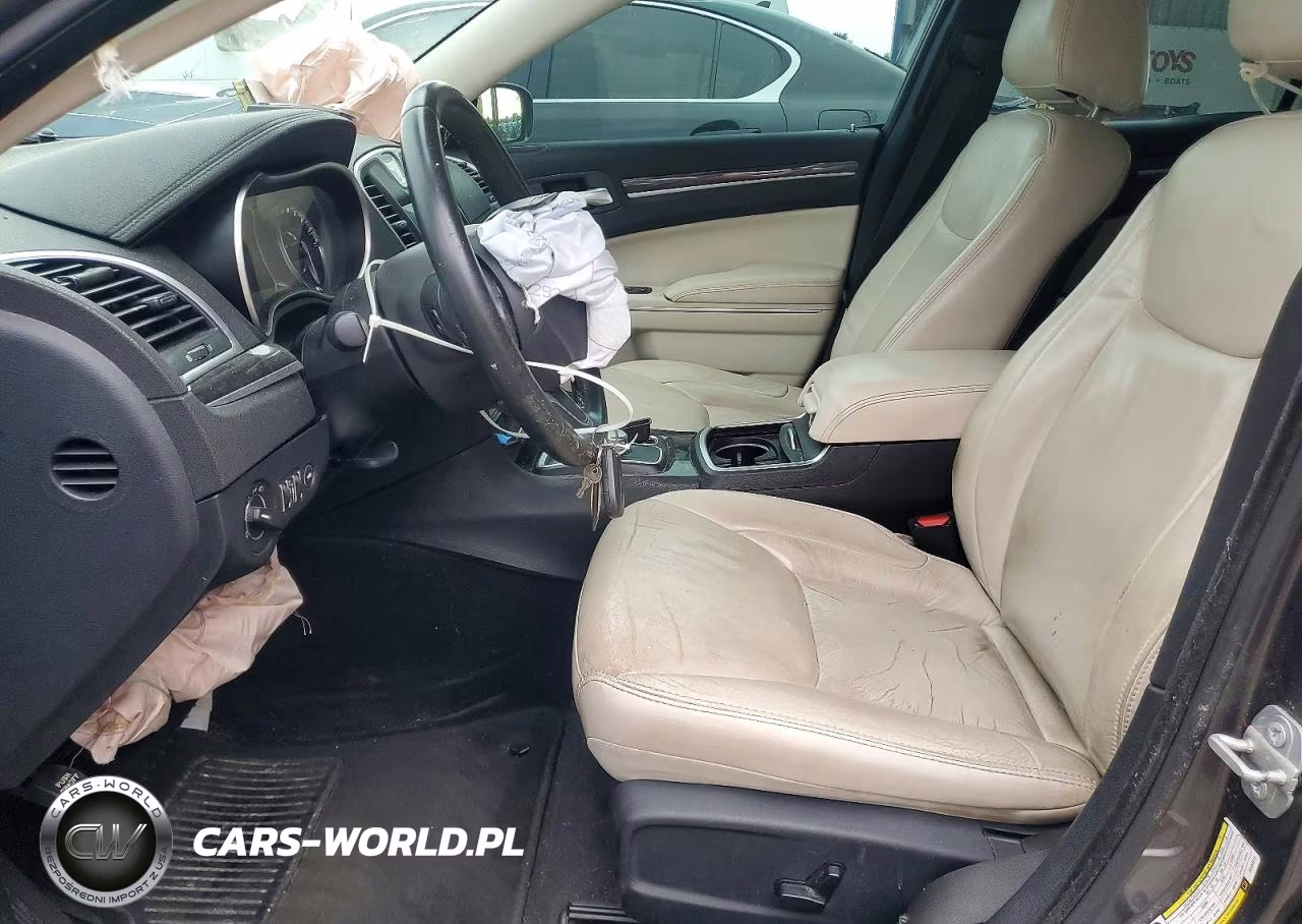 2018 Chrysler 300 Touring VIN:2C3CCAAG4JH130211 - 7