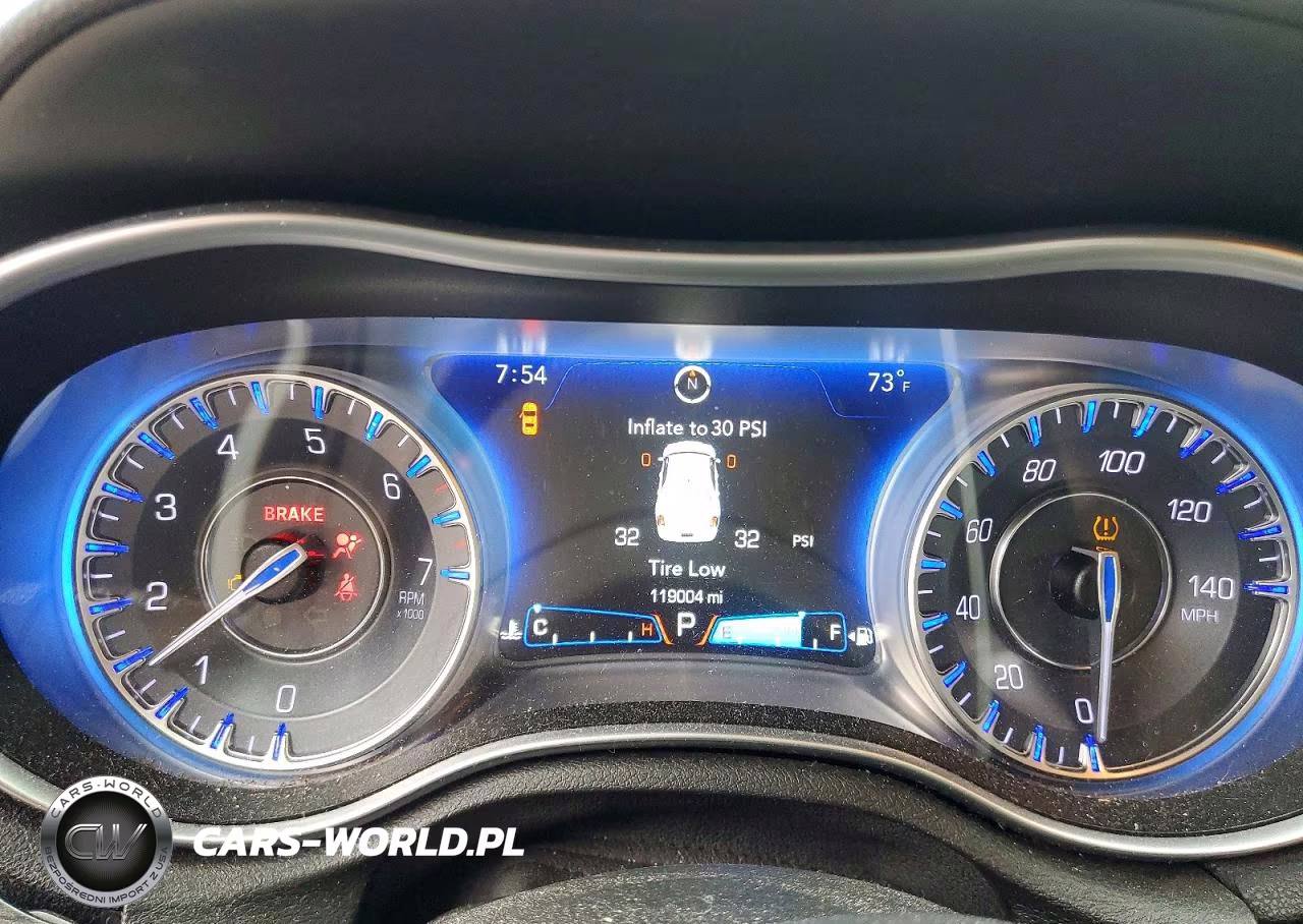 2018 Chrysler 300 Touring VIN:2C3CCAAG4JH130211 - 9