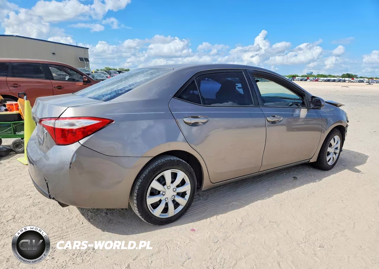 2015 Toyota Corolla Le VIN:5YFBURHE4FP298519 - 3