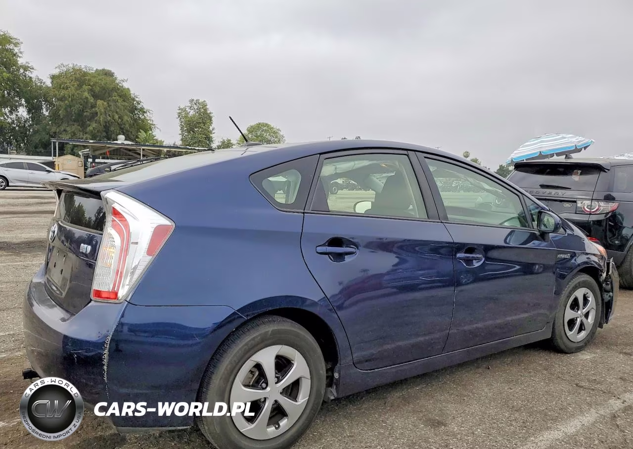2015 Toyota Prius Three VIN:JTDKN3DU5F0444511 - 3