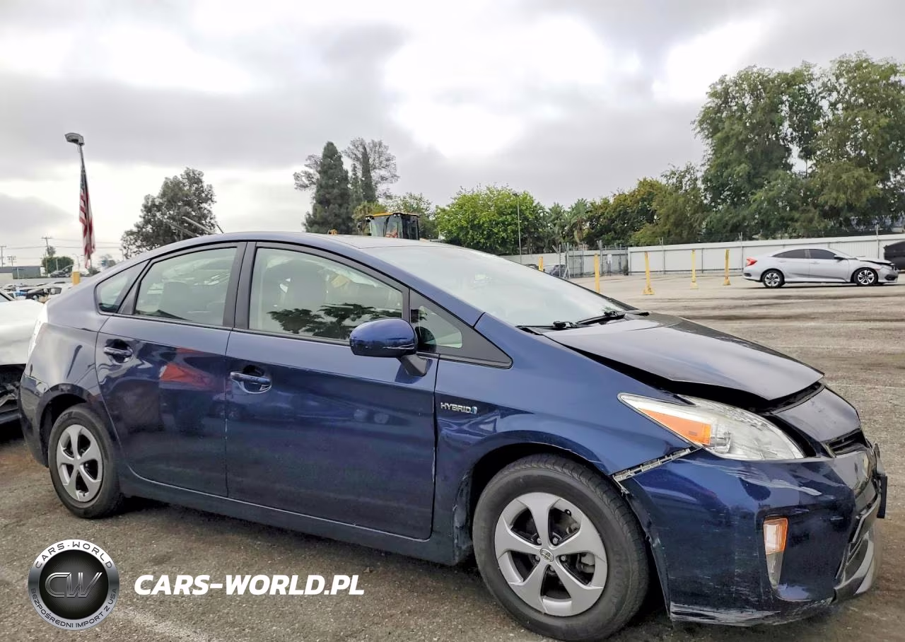 2015 Toyota Prius Three VIN:JTDKN3DU5F0444511 - 4