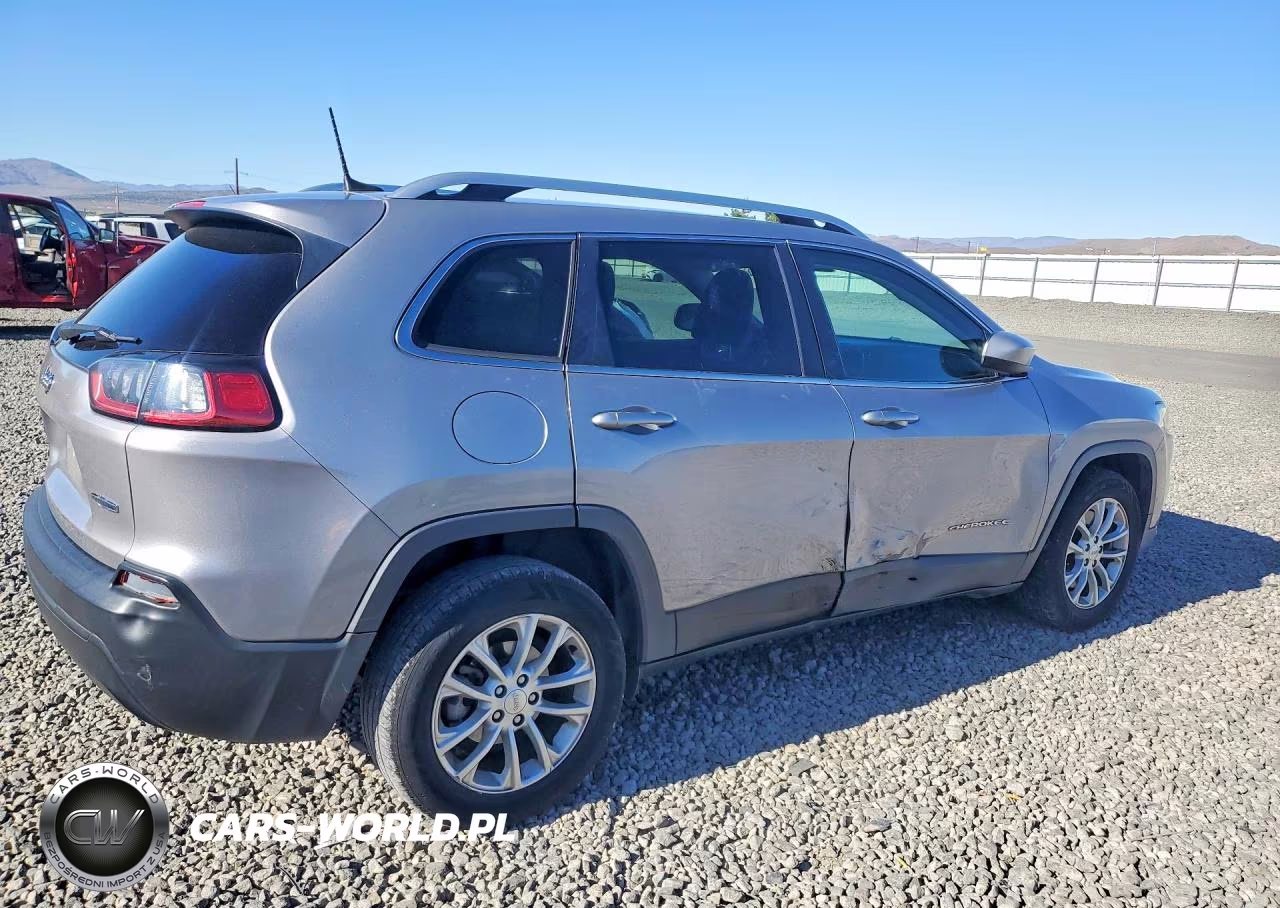 2019 Jeep Cherokee Latitude VIN:1C4PJLCB5KD474483 - 3