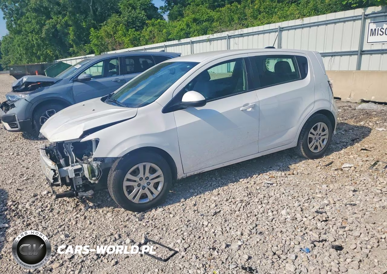 2017 Chevrolet Sonic – zdjęcie 1 z 12