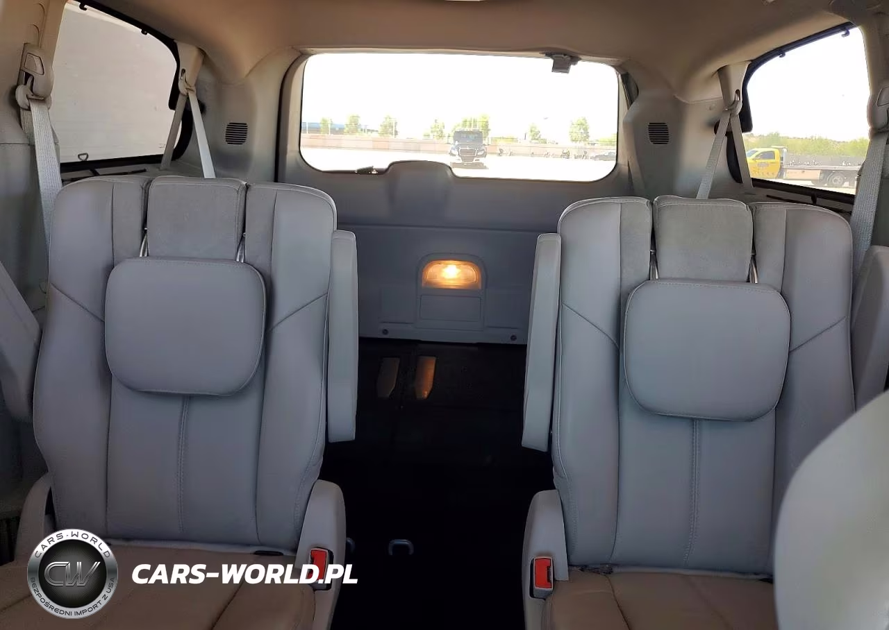 2012 Chrysler Town & Country Limited VIN:2C4RC1GG7CR200097 - 10