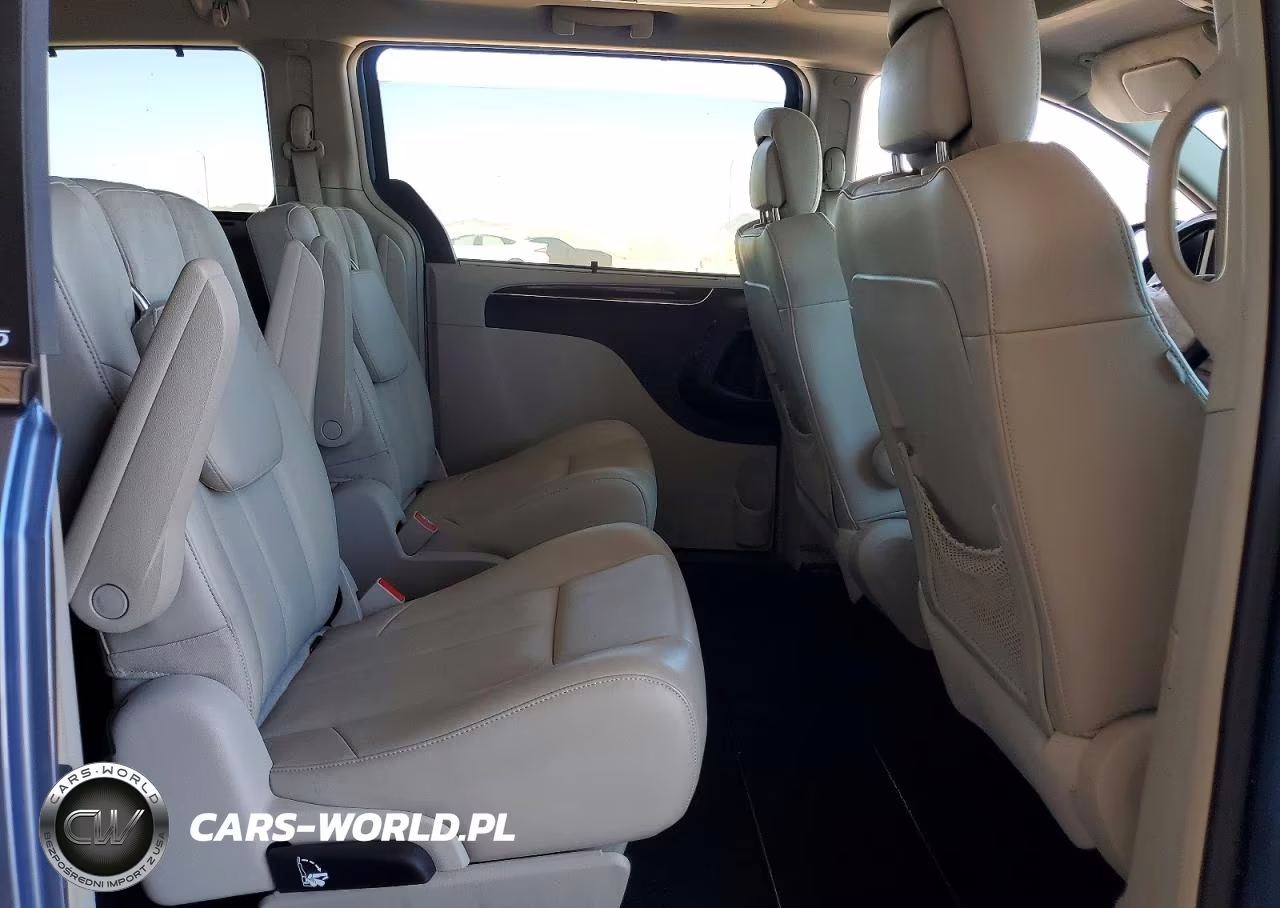 2012 Chrysler Town & Country Limited VIN:2C4RC1GG7CR200097 - 11