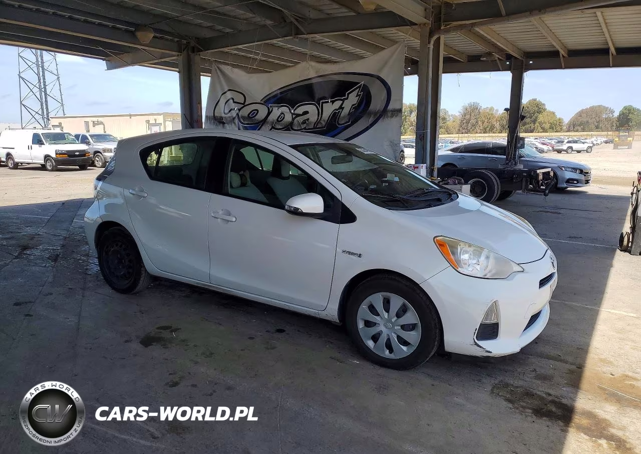 2013 Toyota Prius C One VIN:JTDKDTB36D1533962 - 4