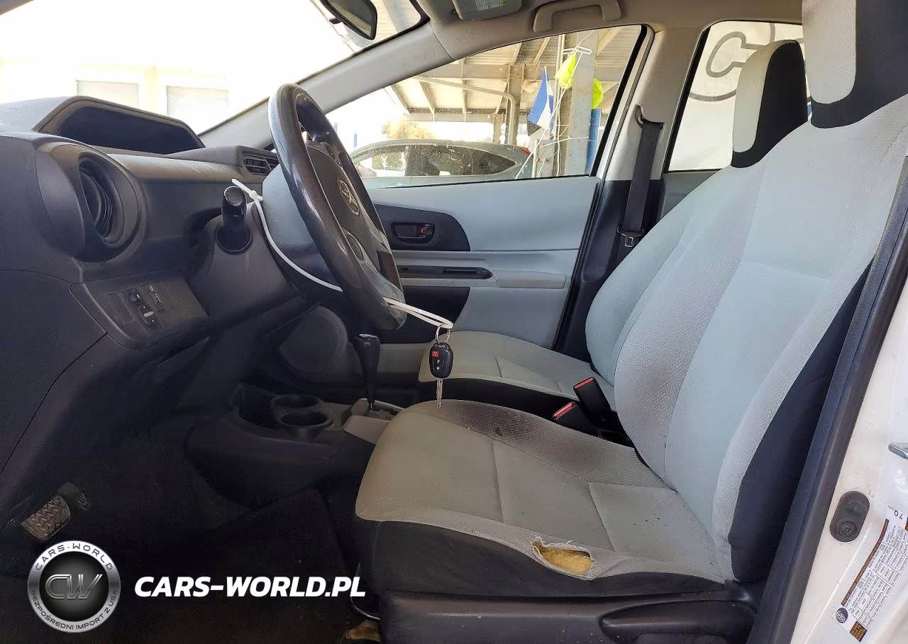 2013 Toyota Prius C One VIN:JTDKDTB36D1533962 - 7