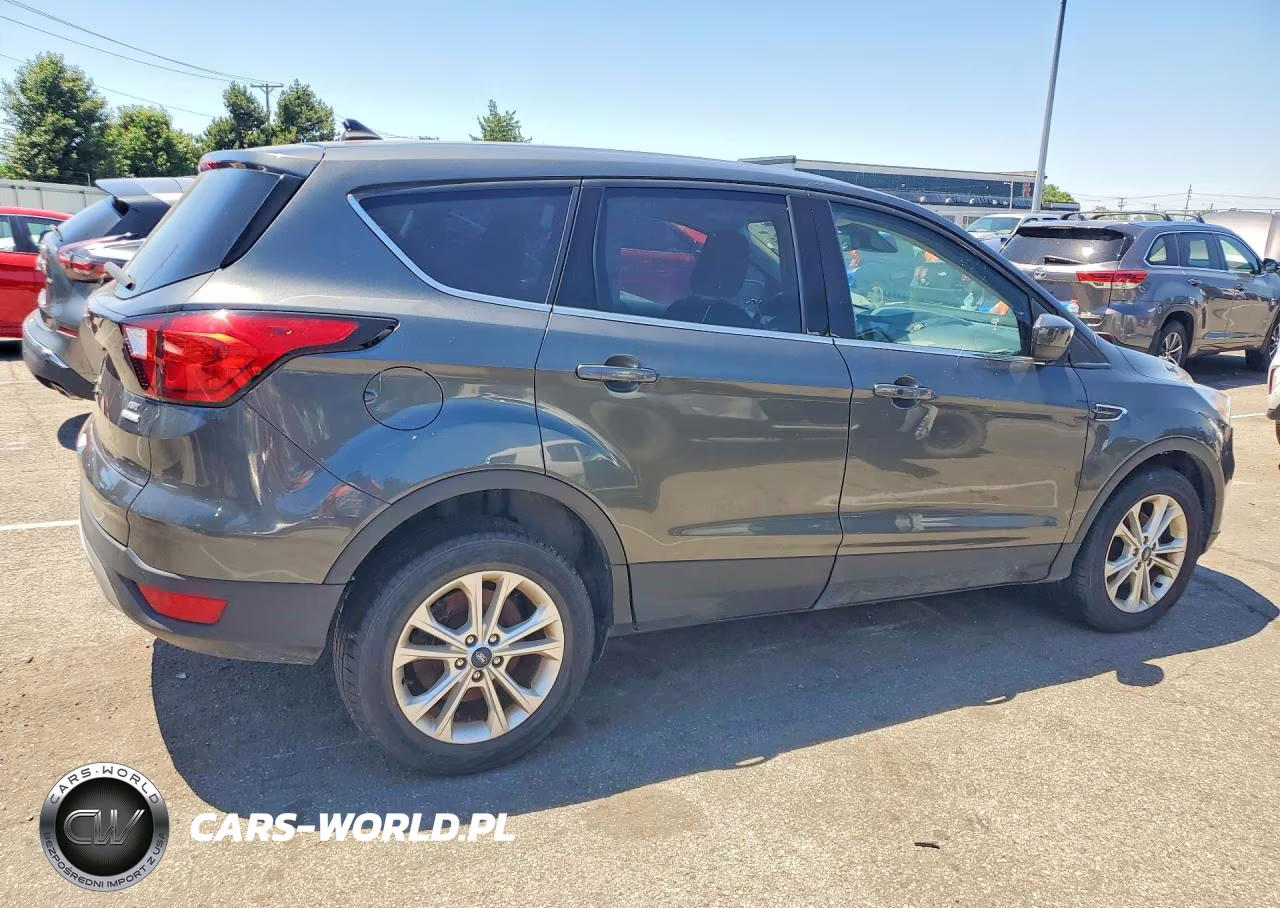 2019 Ford Escape Se VIN:1FMCU0GDXKUB11477 - 3