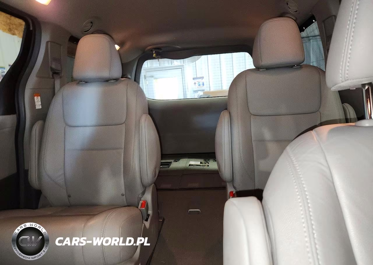 2018 Toyota Sienna Xle 7-Passenger VIN:5TDDZ3DC2JS201880 - 10