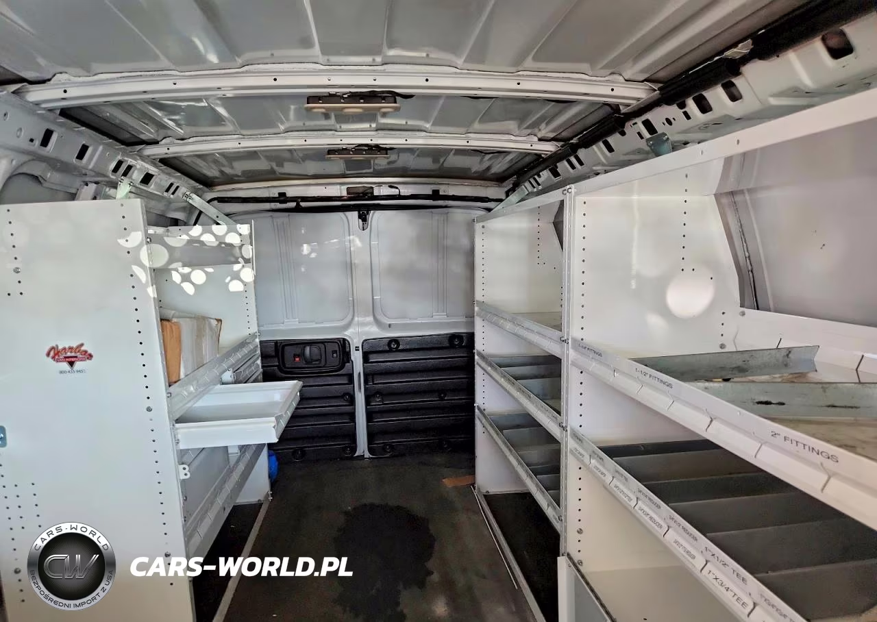 2024 Chevrolet Express G2500 VIN:1GCWGAFP9R1247024 - 10