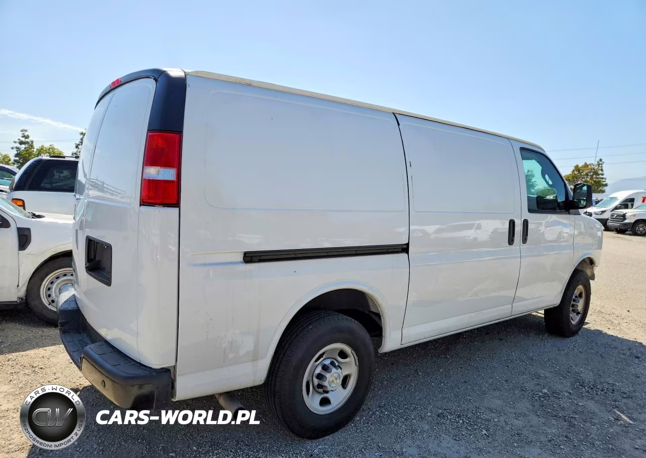 2024 Chevrolet Express G2500 VIN:1GCWGAFP9R1247024 - 3