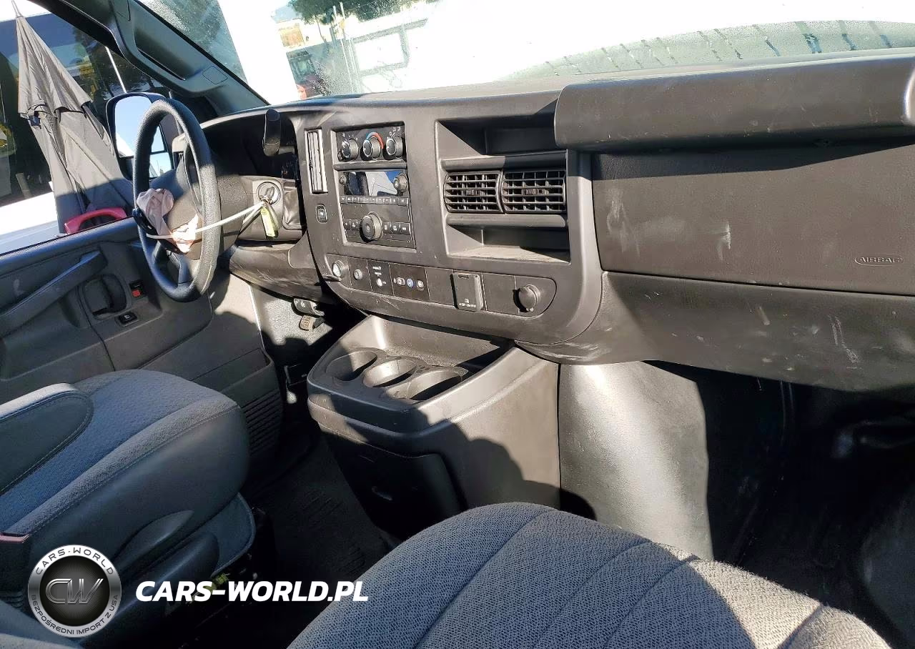 2024 Chevrolet Express G2500 VIN:1GCWGAFP9R1247024 - 8