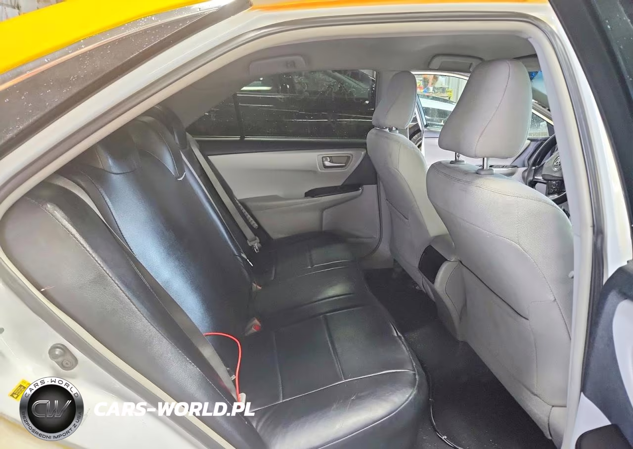 2015 Toyota Camry Hybrid Le VIN:4T1BD1FK9FU172813 - 10